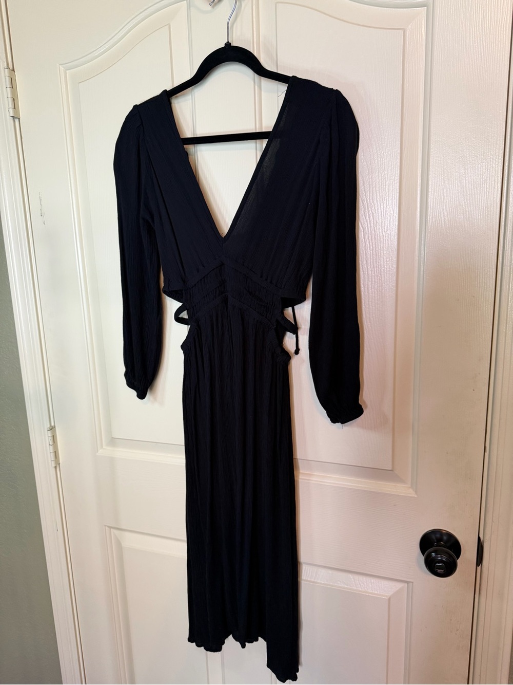 Black Long Sleeve V-Neck Cutout Maxi Dress